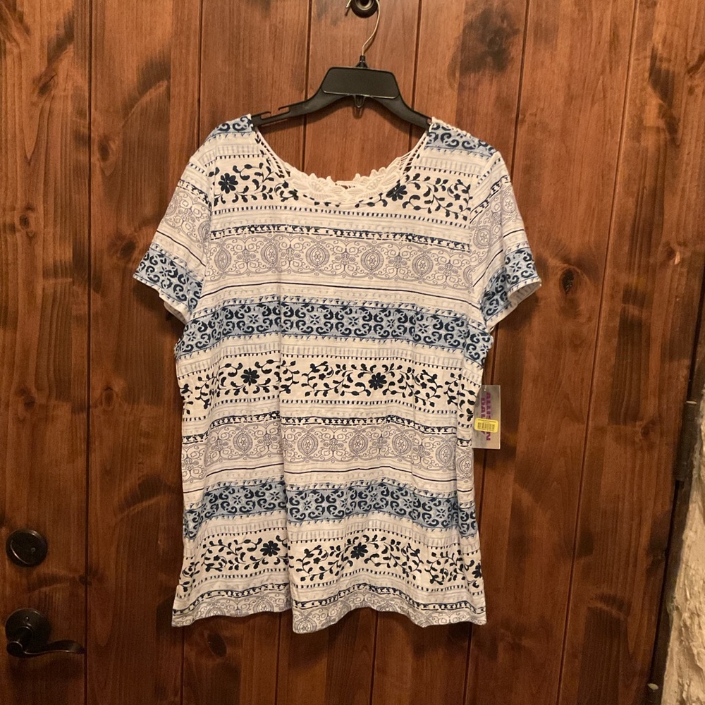 Allison Daley Blue and White Short Sleeve Patterned Tee